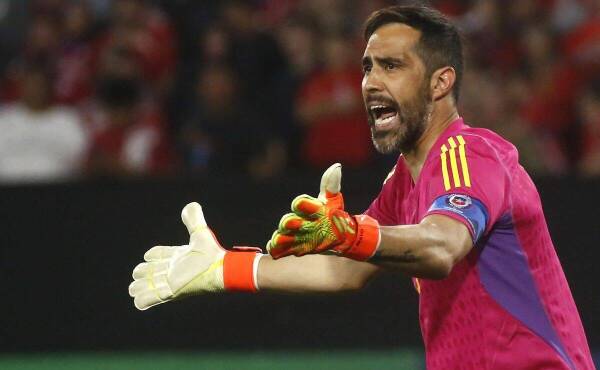 image?src=https%3A%2F%2Fimages.redgol.cl%2Fjpg%2Ffull%2FRDG_20240122_RDG_270314_claudio-bravo-la-roja-sub-23-cordova-scaled-e1705943250424
