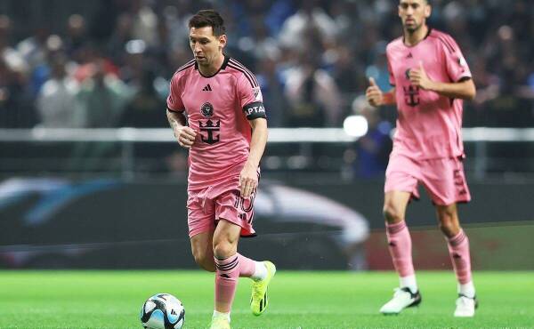 image?src=https%3A%2F%2Fimages.redgol.cl%2Fjpg%2Ffull%2FRDG_20240215_RDG_296926_lionel-messi-inter-miami-1-scaled-e1708016122665